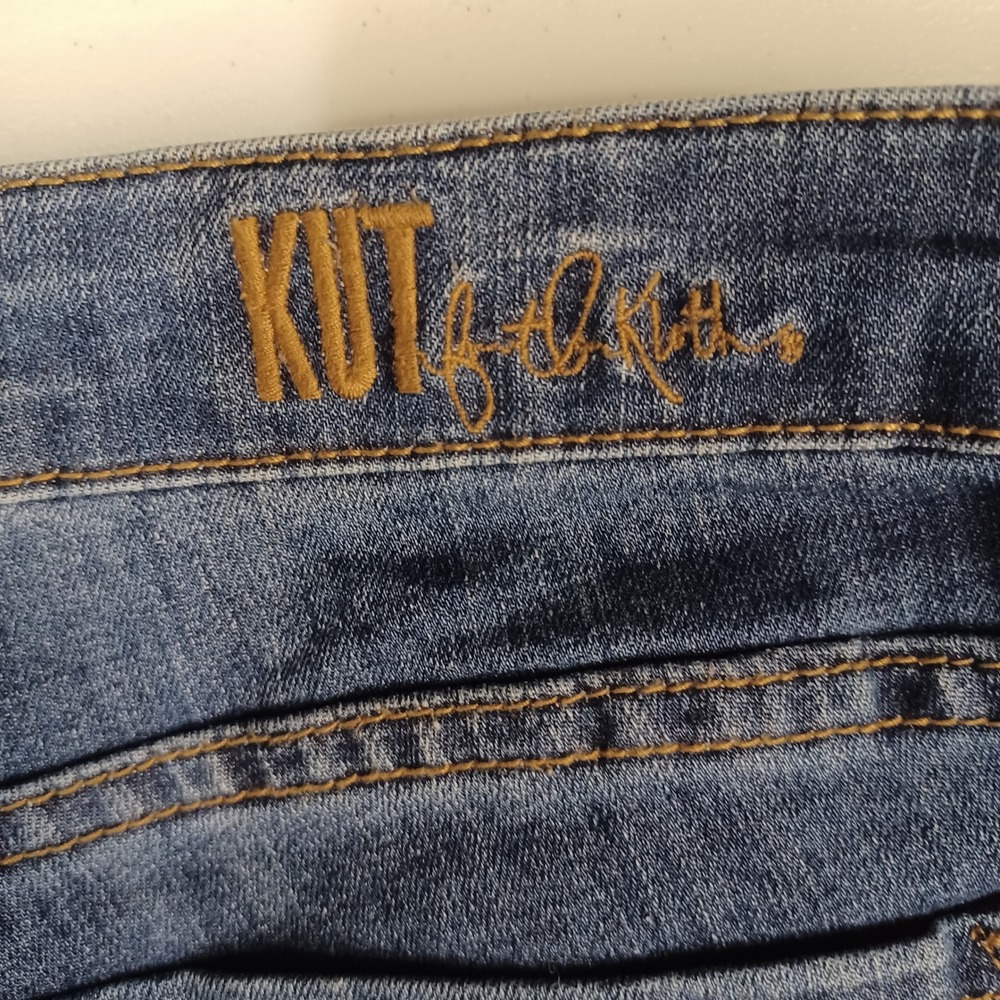 Women's KUT from the Kloth Carrie Boyfriend Medium Wash Jeans in a Size 6 - Picture 8 of 13